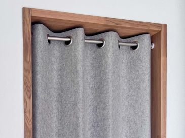 Filzvorhang-Thermo-Durchgang-mit-Klemmstange-grau