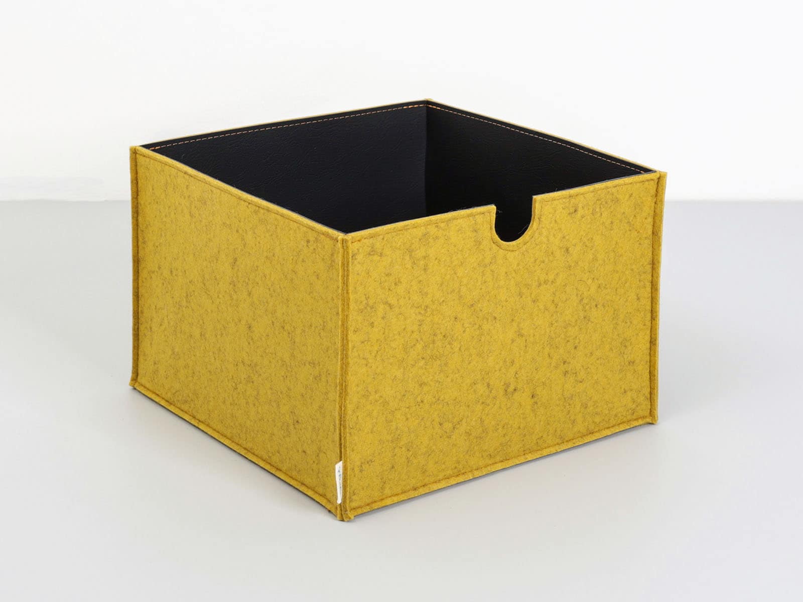 Aufbewahrung aus Filz und recyceltem Leder, Wunschmaß, moos grün, senf gelb