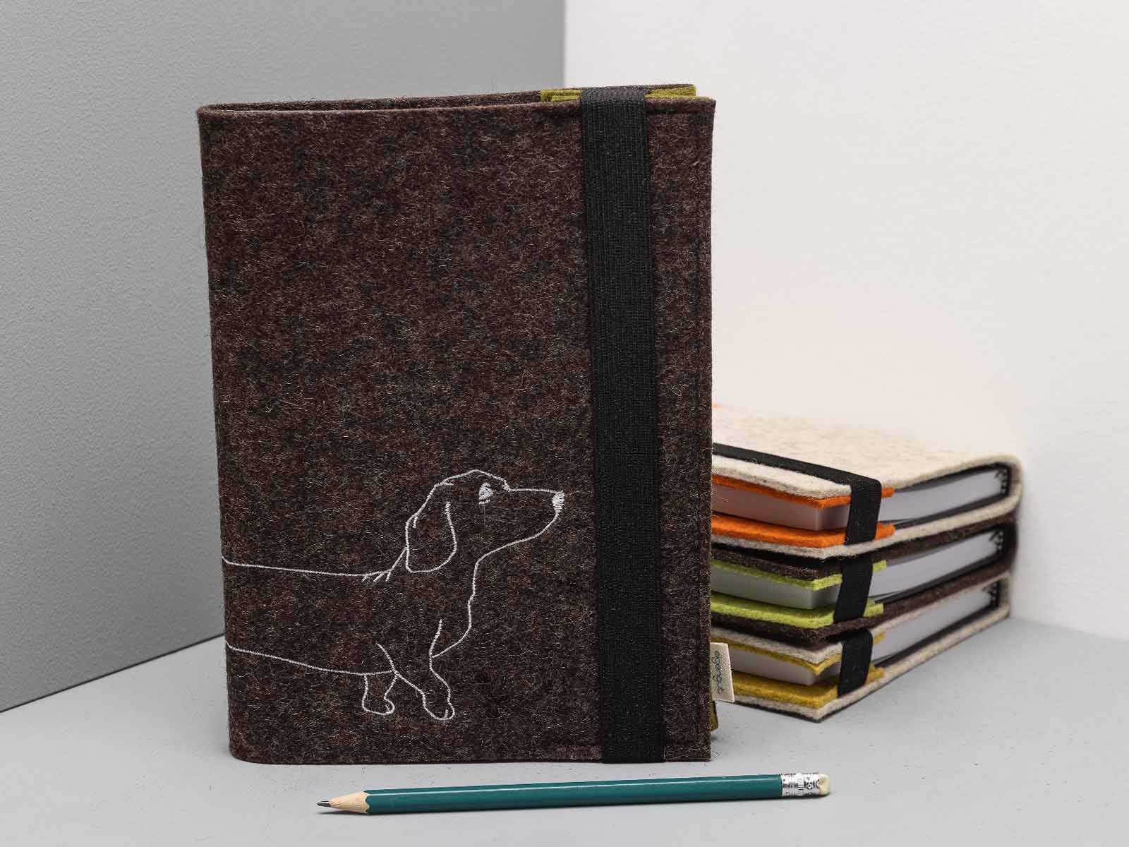 Notizbuch mit Filzeinband jurabraun und Dackel Motiv