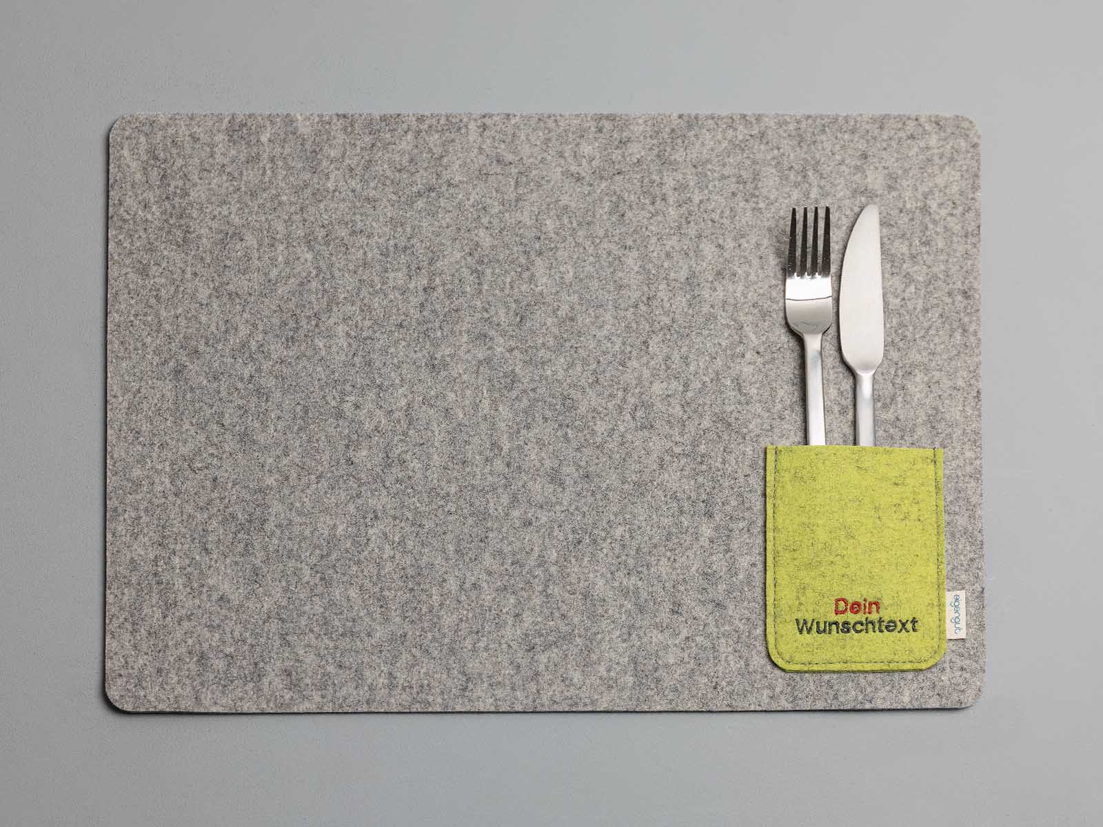 Tischset Filz grau mit Tasche limette für Besteck und Wunschtext bestickt