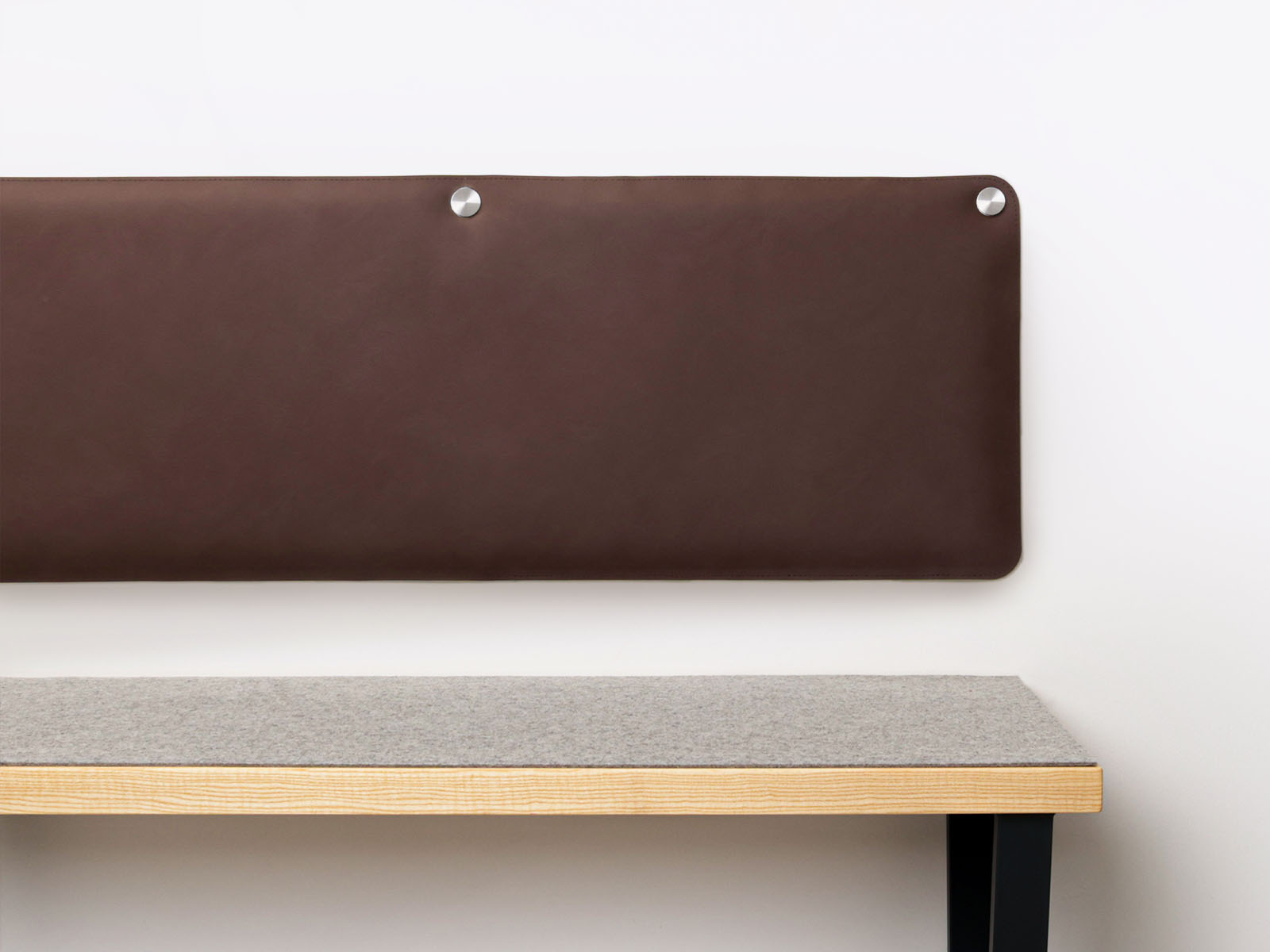 Wandkissen aus Filz und recyceltem Leder