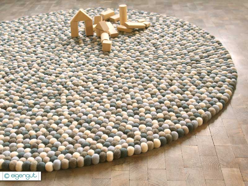 Teppiche Filzkugelteppich aus hunderten Filzkugeln grau Teppiche Filzkugelteppich aus hunderten Filzkugeln grau