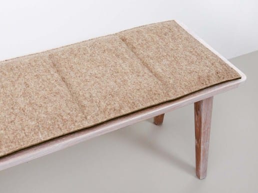 Bankauflage mit Ziernaht Absteppungen aus Filz auf Maß in der Farbe beige