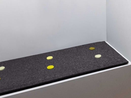 Bankauflage-Filz-nach-Mass-mit-Dots-Polsterknoepfe