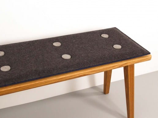 Bankauflage-nach-Mass-aus-Filz-mit-Filz-Dots-Filzknopf-anthrazit-grau
