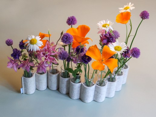 Blumenvase-Filz-Reagenzglas-Blumenwiese-merinoweiss-web
