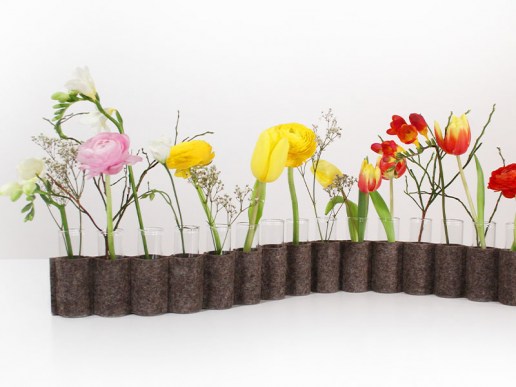 Blumenvase-vase-aus-Filz-mit-reagenzglaeser-gross-graubraun