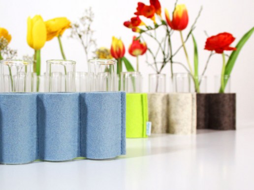 Blumenvase-vase-aus-Filz-mit-reagenzglaeser-verschiedene-Farben