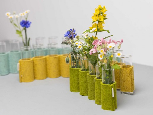 Blumenvase aus Filz mit 5 Reagenzgläsern