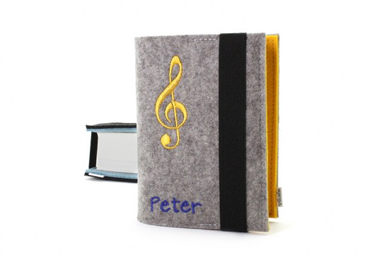 Einband-aus-Filz-Gotteslob-Ev-Gesangbuch-Motiv-Notenschluessel-und-Name-02
