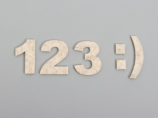 Filz-Buchstaben-selbstklebend-Wolle-123-merinoweiss