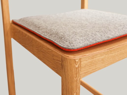 Filz-Sitzkissen-fuer-Artek-Atelier-Chair-grau-tomate9