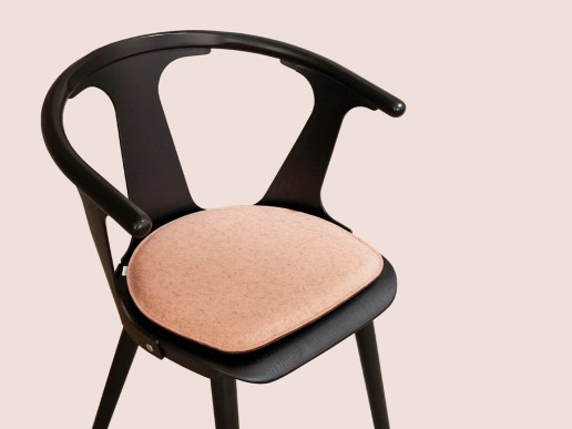 Filz-Sitzkissen-fuer-andTrdition-in-Between-Chair-SK1-malve2
