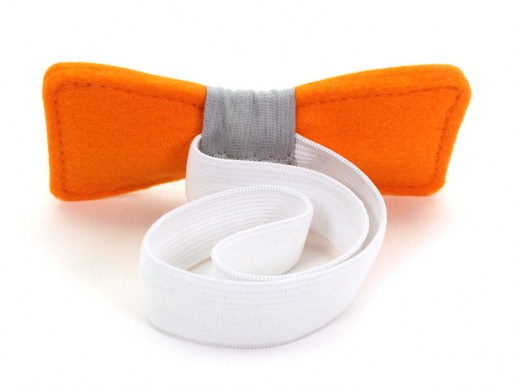 Fliege-aus-Filz-Filzfliege-Gummiband-orange-Stoff-hellgrau