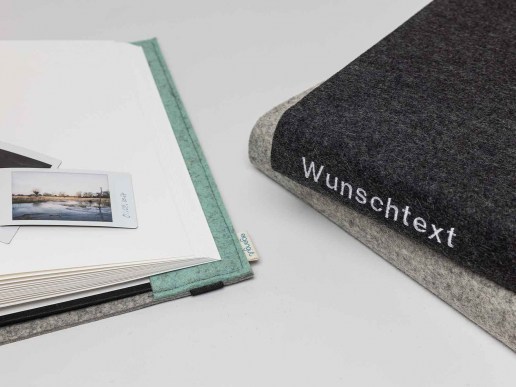 Individuelle Bestickung auf dem Buchrücken mit Wunschtext