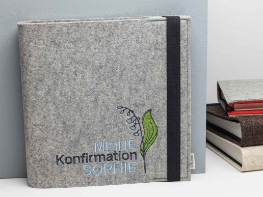 Fotoalbum-mit-Filz-Einband-bestickt-mit-Maigloeckchen-und-Wunschtext