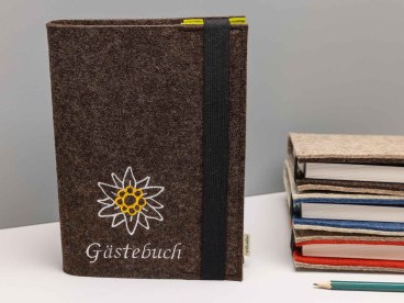 Gaestebuch-aus-Filz-mit-Edelweiss-und-Wunschtext