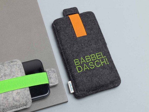 Handytasche-aus-Filz-nach-Mass-Babbeldasch