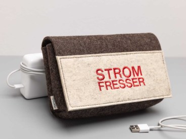 Kabeltasche-aus-Natur-Filz-Text-Stromfresser