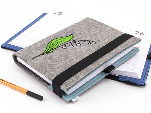 Kalender-Notizbuch-Filz-mit-Name-Blume-Maigloeckchen