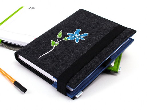 Kalender-Notizbuch-Filz-mit-Name-Blume-kleines-Immergruen