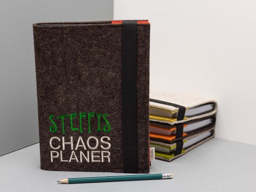 Kalender-mit-Filz-Einband-bestickt-Chaosplaner-und-Name