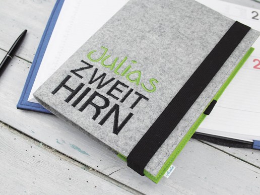 Kalender-mit-Filzeinband-bestickt-mit-Deinem-Namen-Zweithirn-02