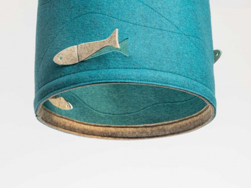 Lampe-aus-Filz-Natur-Wolle-mit-Fisch-Muster-innen