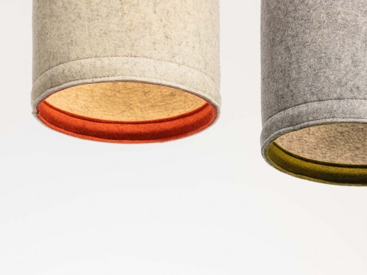 Lampe-aus-Filz-Natur-Wolle-mit-individueller-Bestickung-innen