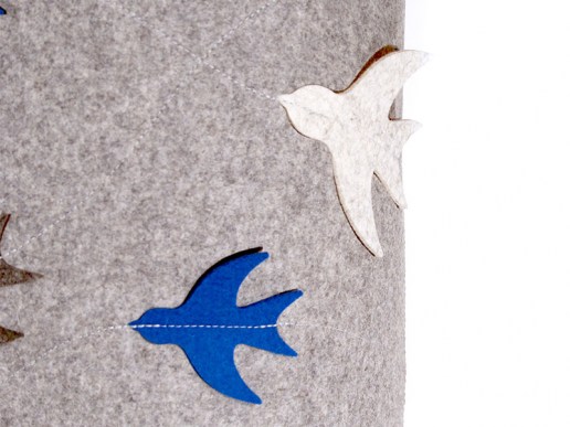 Lampe-aus-Filz-Schwalben-Vogel-Schwarm-Haengelampe-felt-design