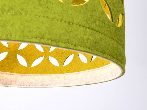 Lampe-aus-Filz-Stanzmuster-Kreise-aus-Wolle