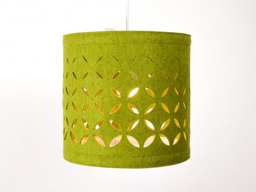 Lampe-aus-Filz-Stanzmuster-aus-regionaler-Wolle