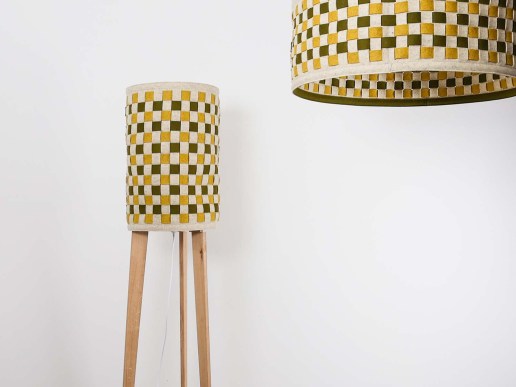 Lampe-aus-Filz-gewebt-merinoweiss-moos-senf4