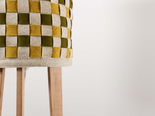Lampe-aus-Filz-gewebt-moos-senf-merinoweiss