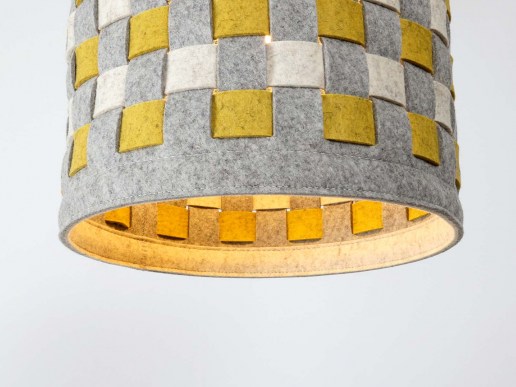 Lampe-aus-regionalem-Filz-gewebt-Wunschgroesse