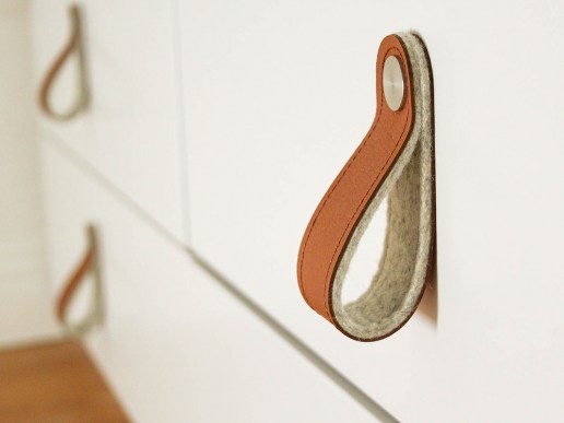 Moebelgriff-Schlaufe-aus-Filz-und-recyceltem-Leder-Edelstahl5