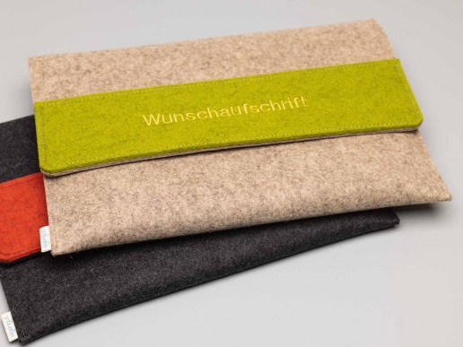 Notebooktasche-aus-Natur-Filz-mit-Deiner-Wunschaufschrift