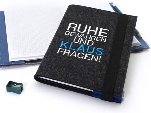 Notizbuch-Filz-Einband-mit-Spruch-und-Name-bestickt