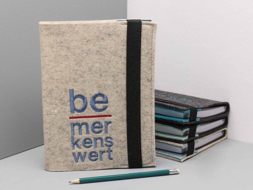 Notizbuch-mit-Filz-Einband-bestickt-Bemerkenswert