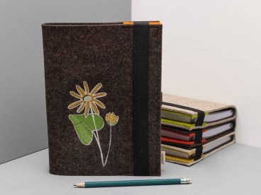 Notizbuch-mit-Filz-Einband-bestickt-Blume-Scharbockskraut