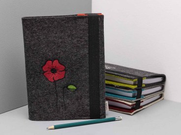Notizbuch-mit-Filz-Einband-bestickt-Mohn-Blume