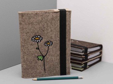 Notizbuch-mit-Filz-Einband-bestickt-Motiv-Margerite