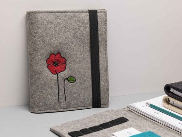 Organizer-aus-Filz-bestickt-mit-Motiv-Mohn