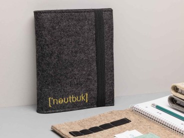 Organizer-aus-Filz-bestickt-mit-Motiv-Notebook
