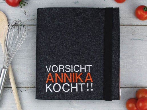 Rezeptordner-aus-Filz-vorsicht-Annika-kocht-oder-Dein-Name-01