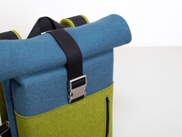 Rolltop-Rucksack-aus-Filz-regionale-Wolle-in-ozean-linde-Detail