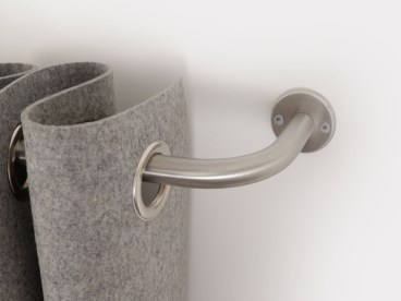 Schlichte-Vorhangstange-aus-Edestahl-fuer-schwere-Vorhaenge-Detail