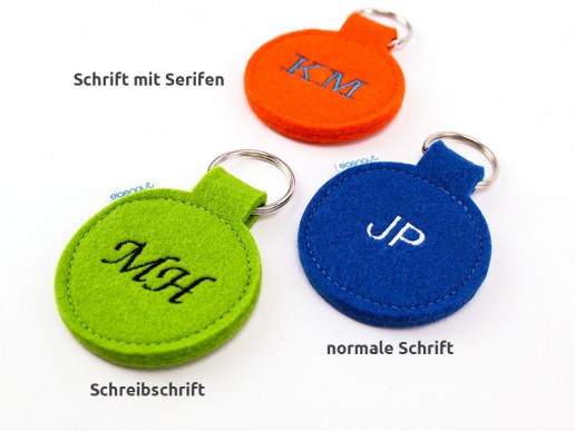Schluesselanhaenger-aus-Filz-wolle-rund-individuell-bestickt-Initialen-Schriften7