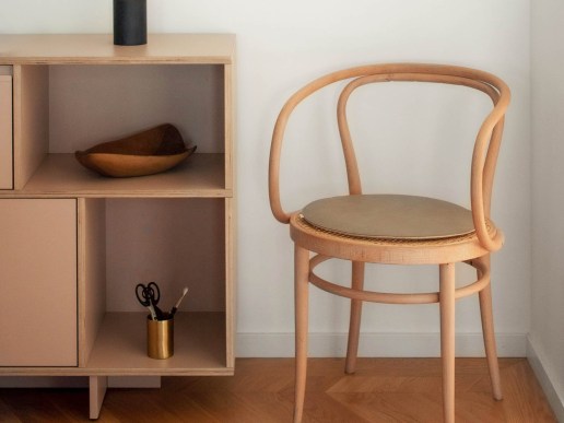 Sitzkissen-aus-Filz-und-recyceltes-Leder-fuer-Thonet-209-Bugholzstuhl2