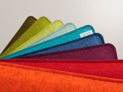 Sitzkissen-eckig-aus-Filz-regionale-Wolle-Regenbogen-bunt-detail